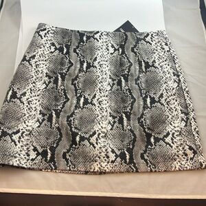 Forever 21- black/white faux leather snake skin mini skirt! NWT. Size Medium.
